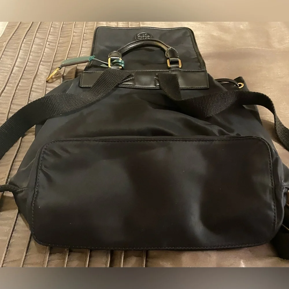 TORY BURCH- EUC Perry Black Nylon Quilted Green Interior Flap Cinched Backpack